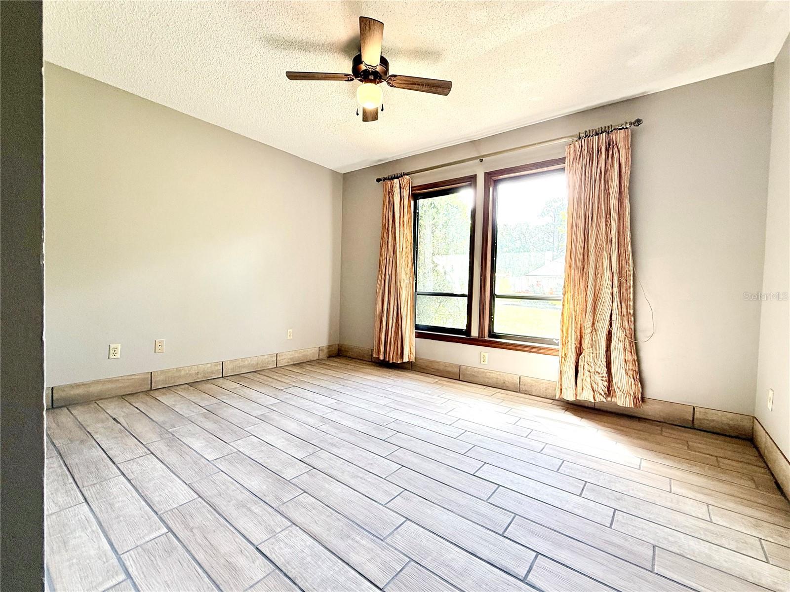 COUNTRY CLUB ESTATES - Residential Lease