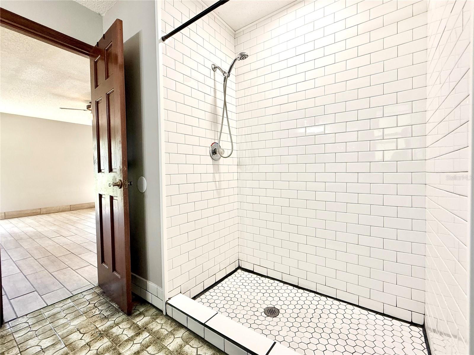 COUNTRY CLUB ESTATES - Residential Lease