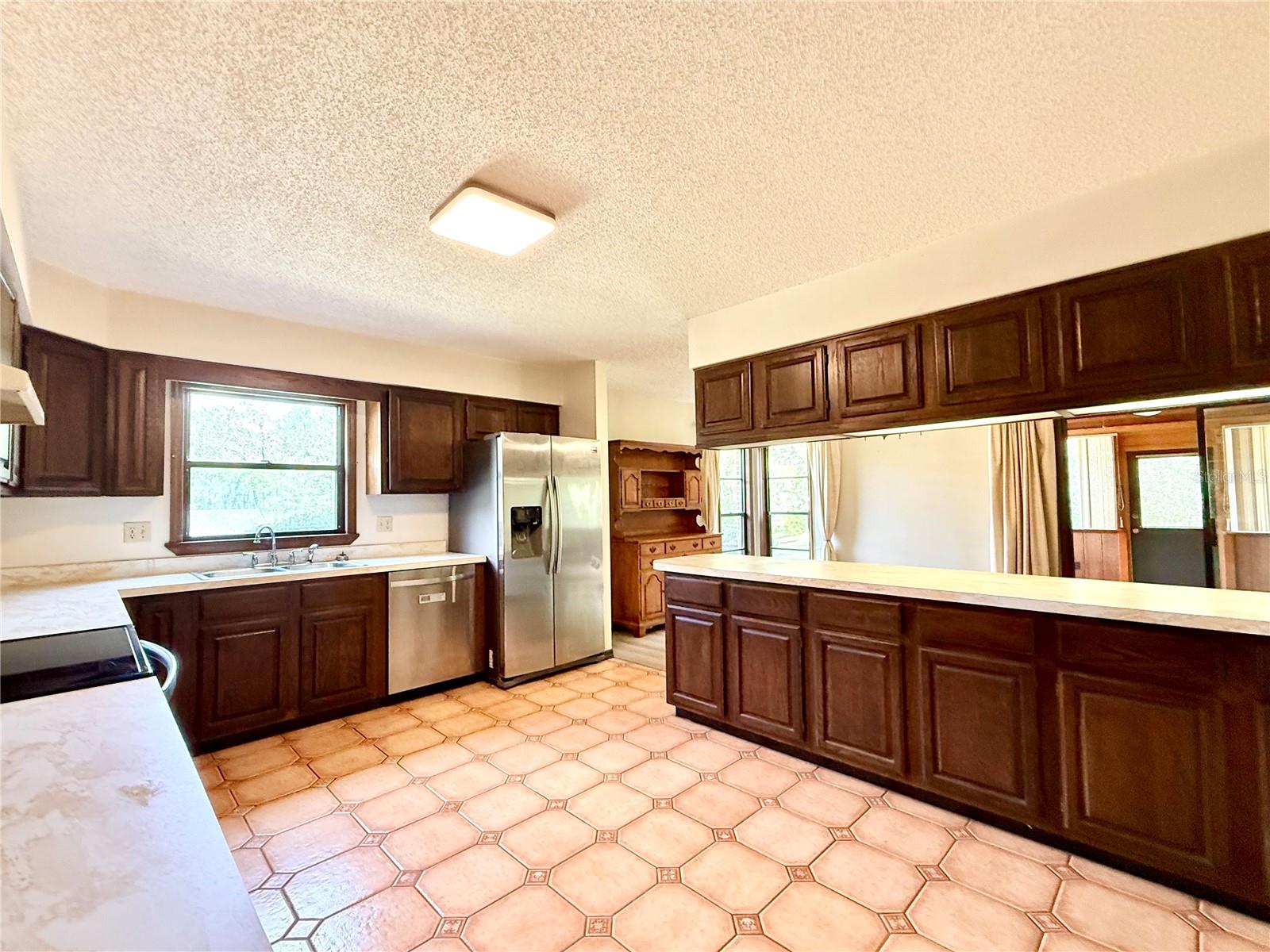 COUNTRY CLUB ESTATES - Residential Lease