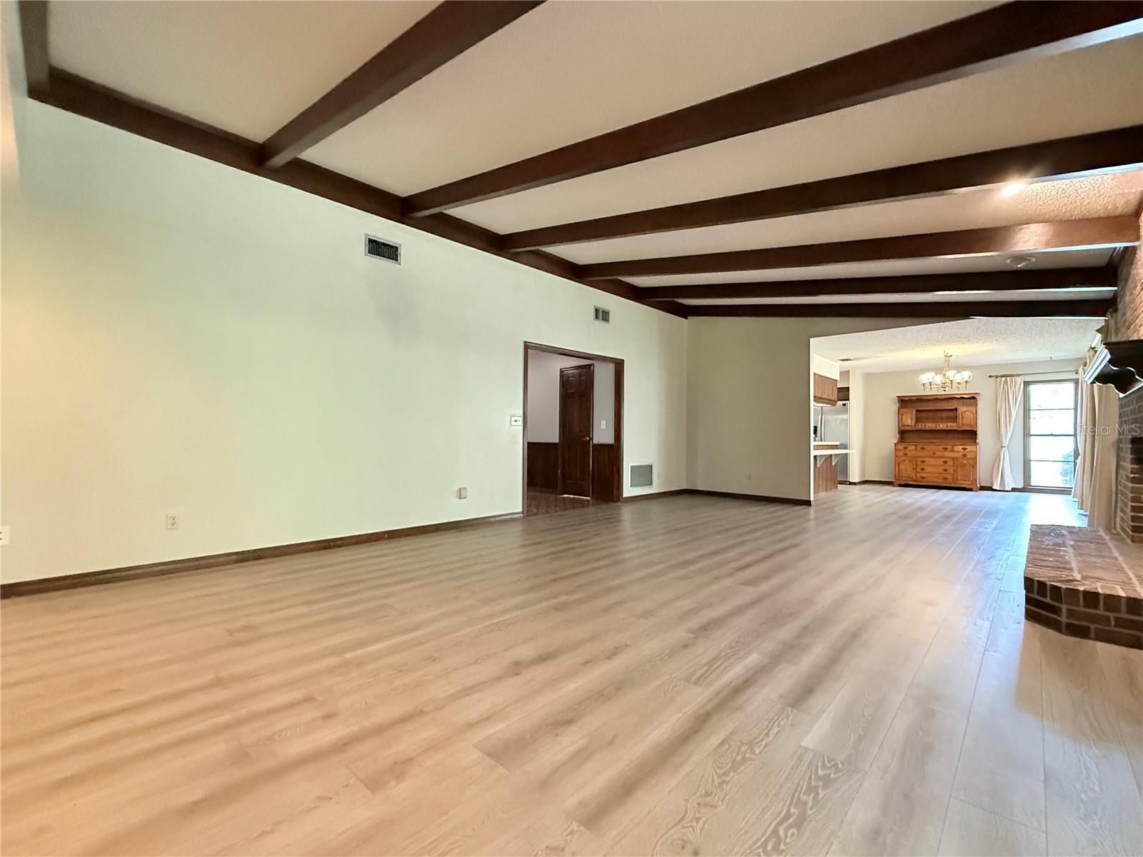 COUNTRY CLUB ESTATES - Residential Lease
