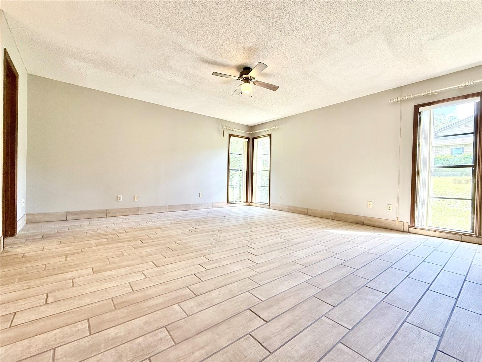 COUNTRY CLUB ESTATES - Residential Lease