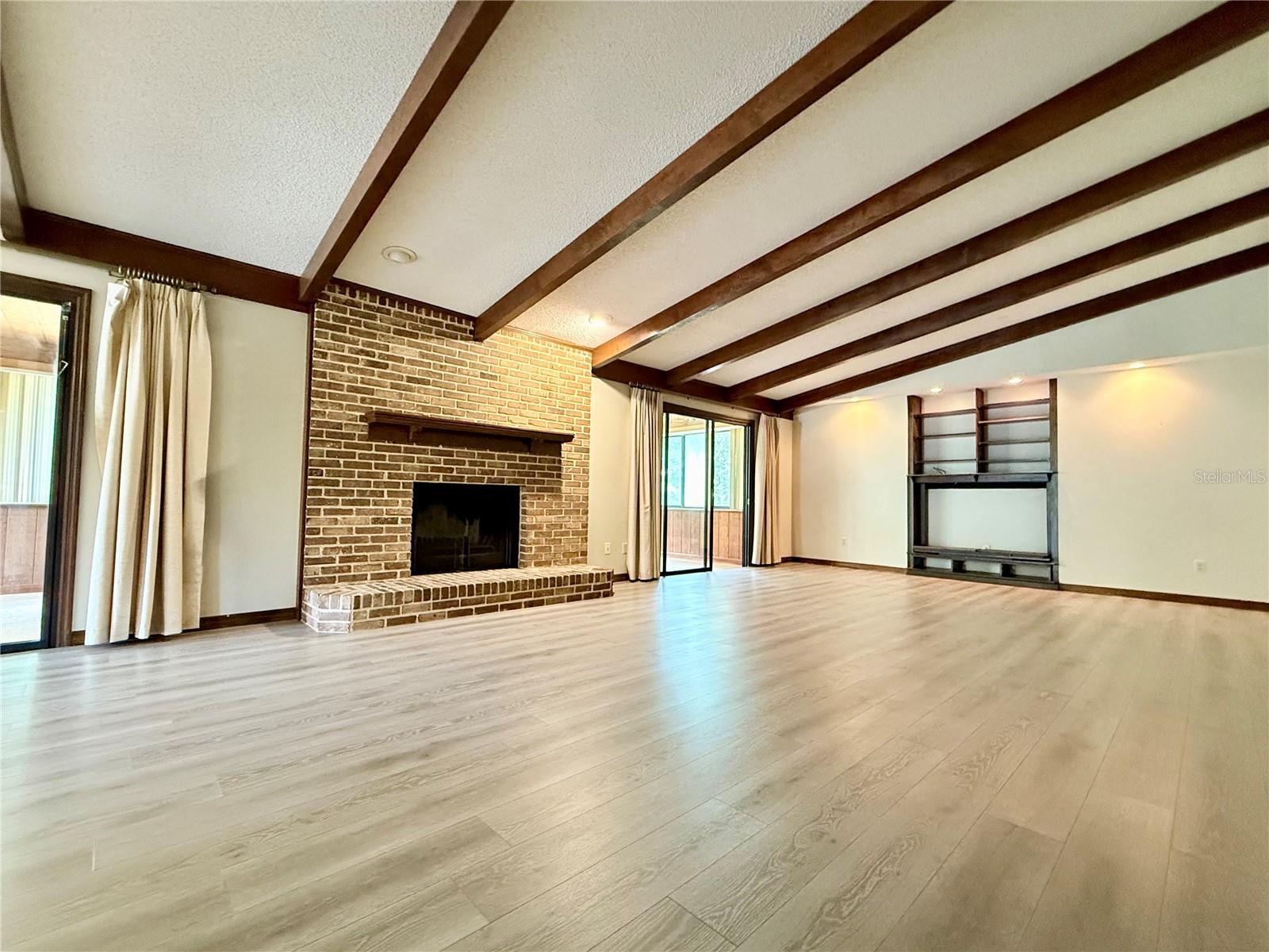 COUNTRY CLUB ESTATES - Residential Lease