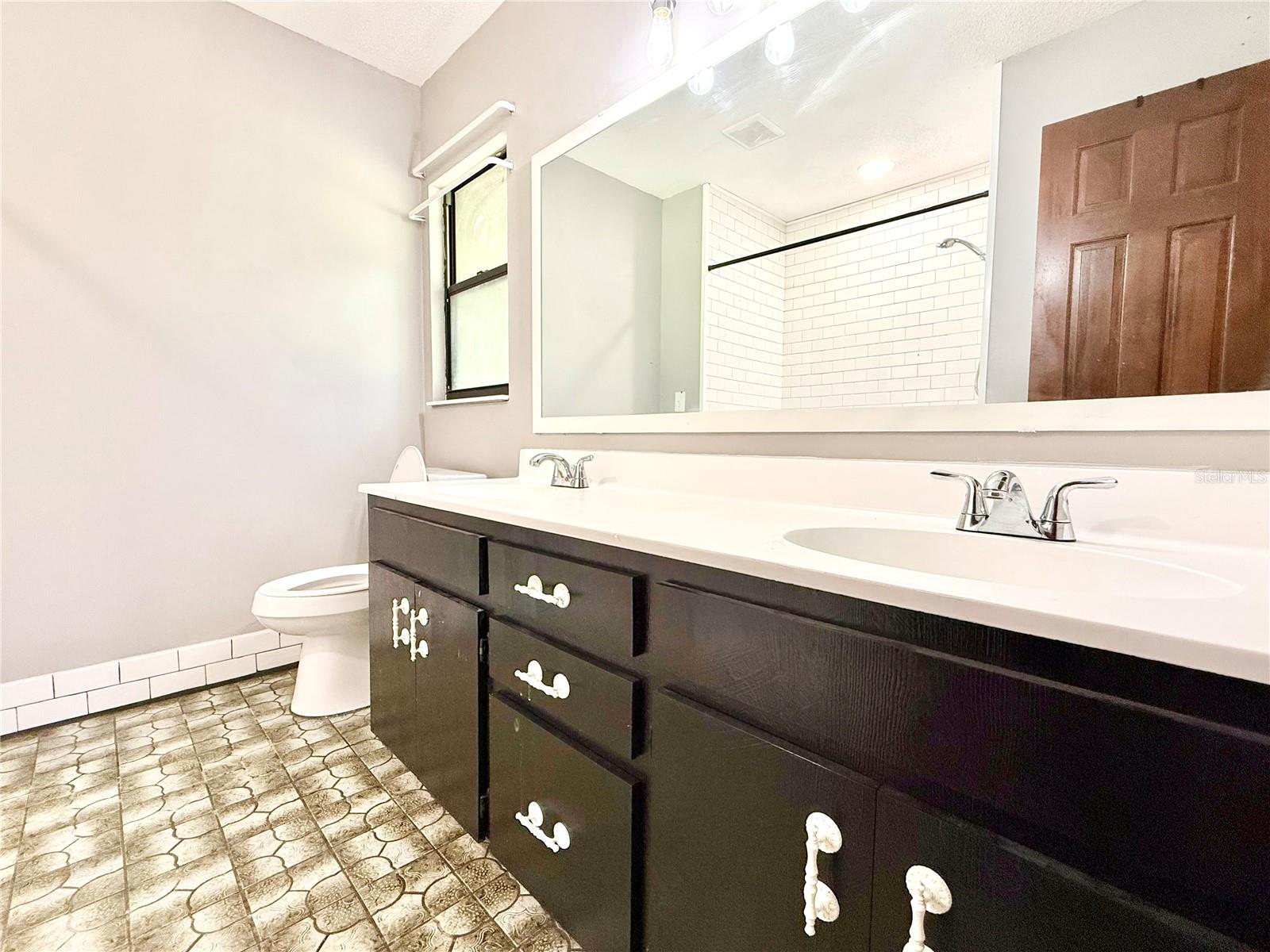 COUNTRY CLUB ESTATES - Residential Lease