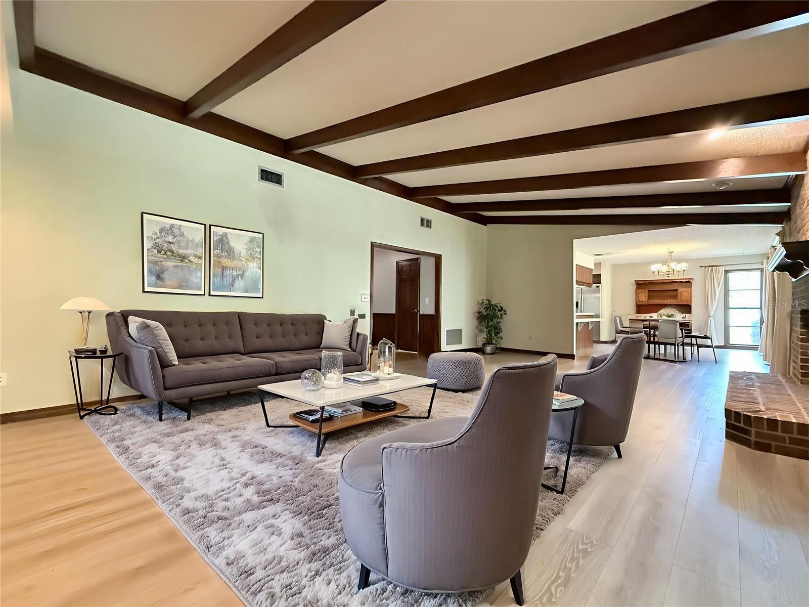 COUNTRY CLUB ESTATES - Residential Lease