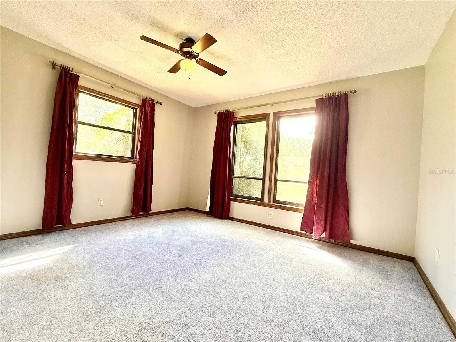 COUNTRY CLUB ESTATES - Residential Lease