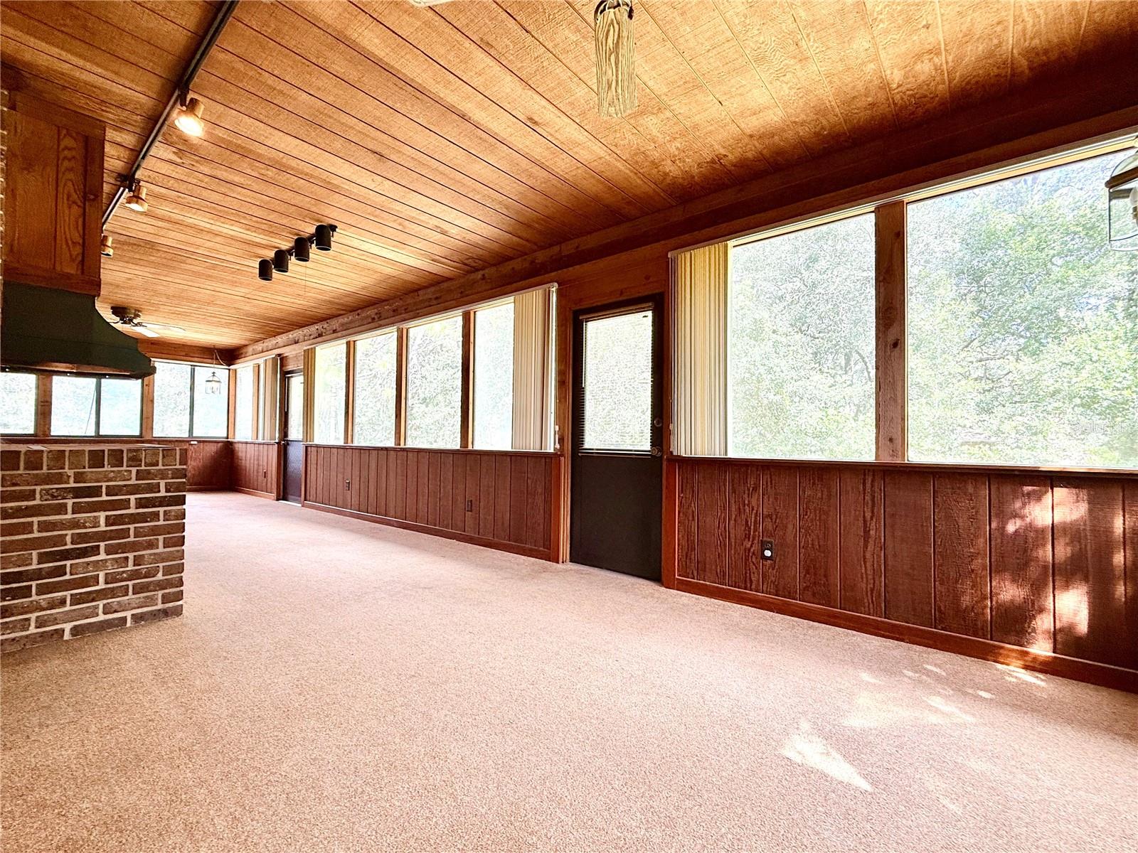 COUNTRY CLUB ESTATES - Residential Lease