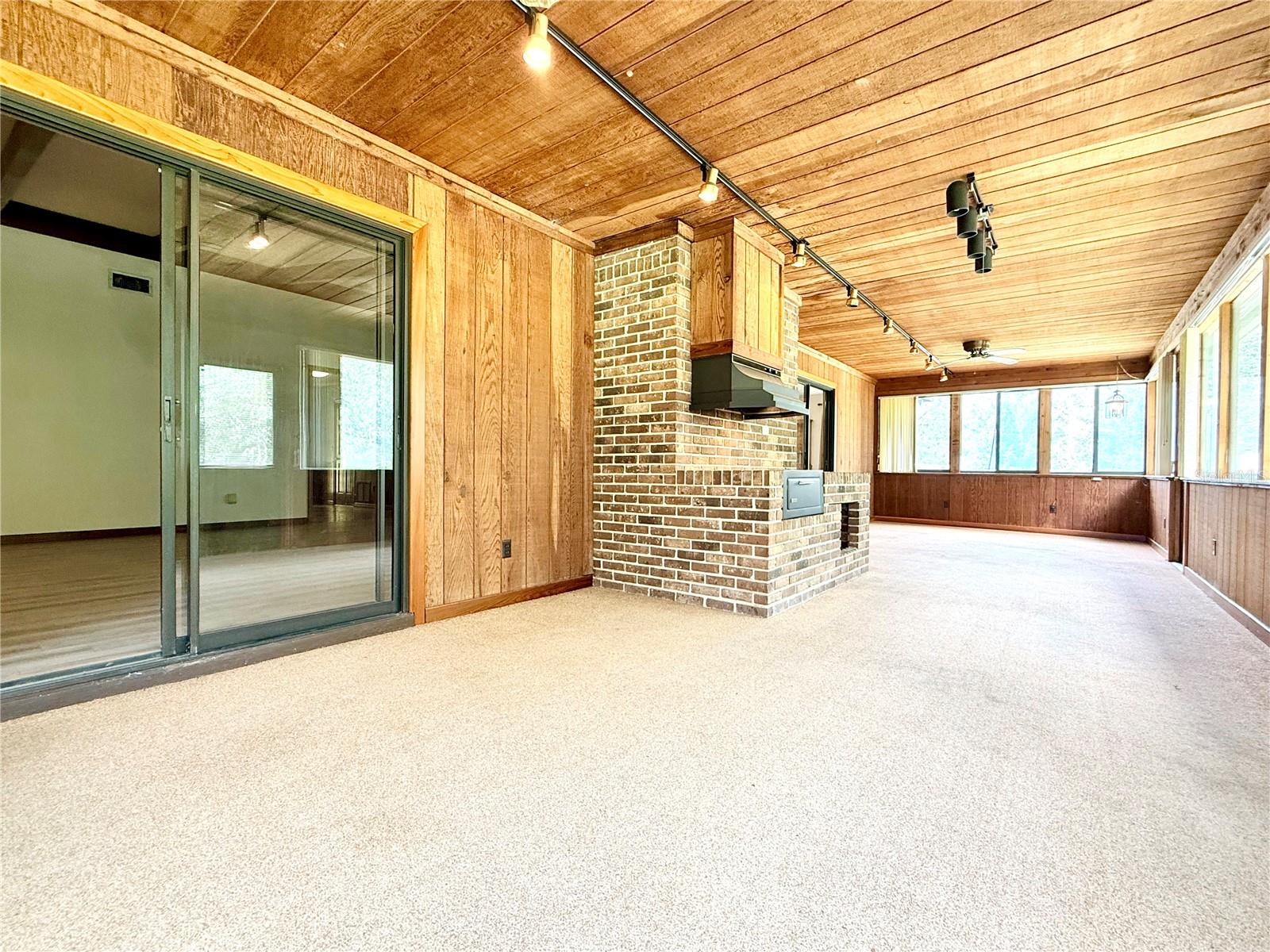 COUNTRY CLUB ESTATES - Residential Lease