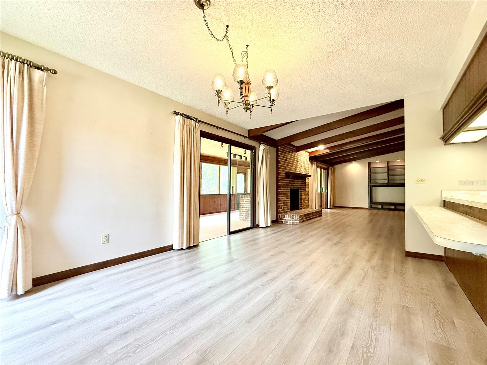 COUNTRY CLUB ESTATES - Residential Lease