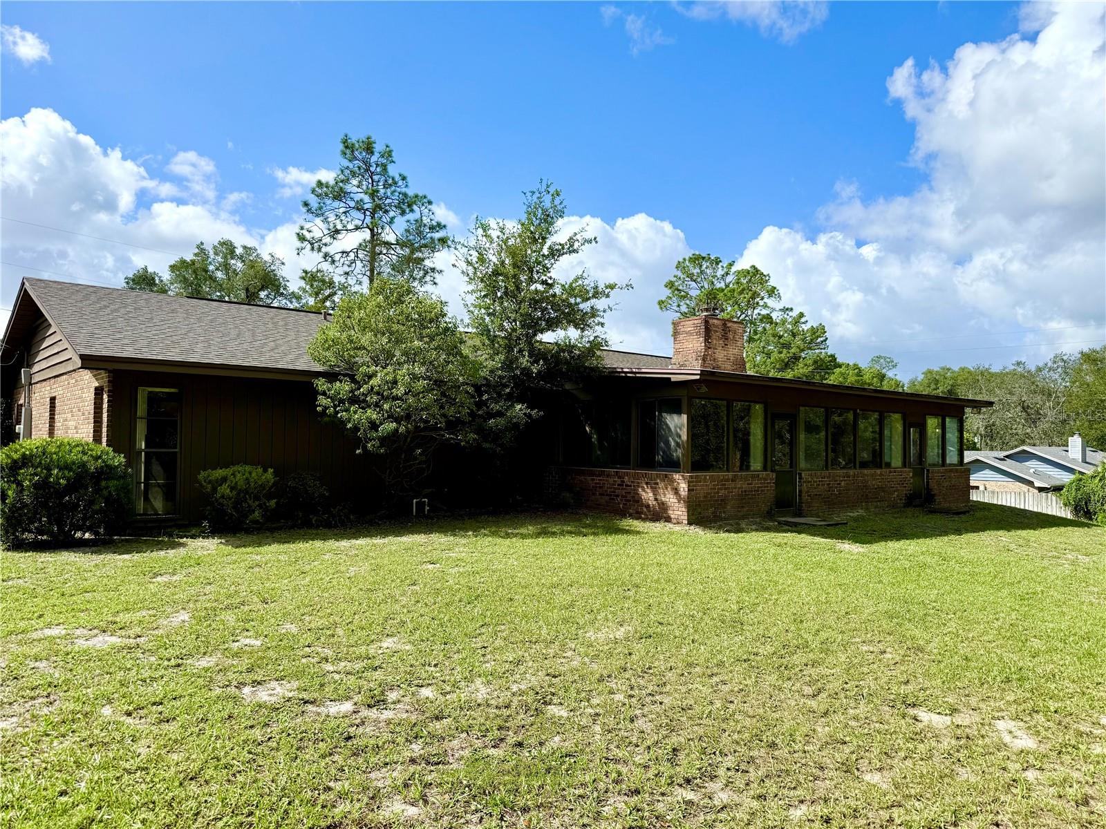 COUNTRY CLUB ESTATES - Residential Lease