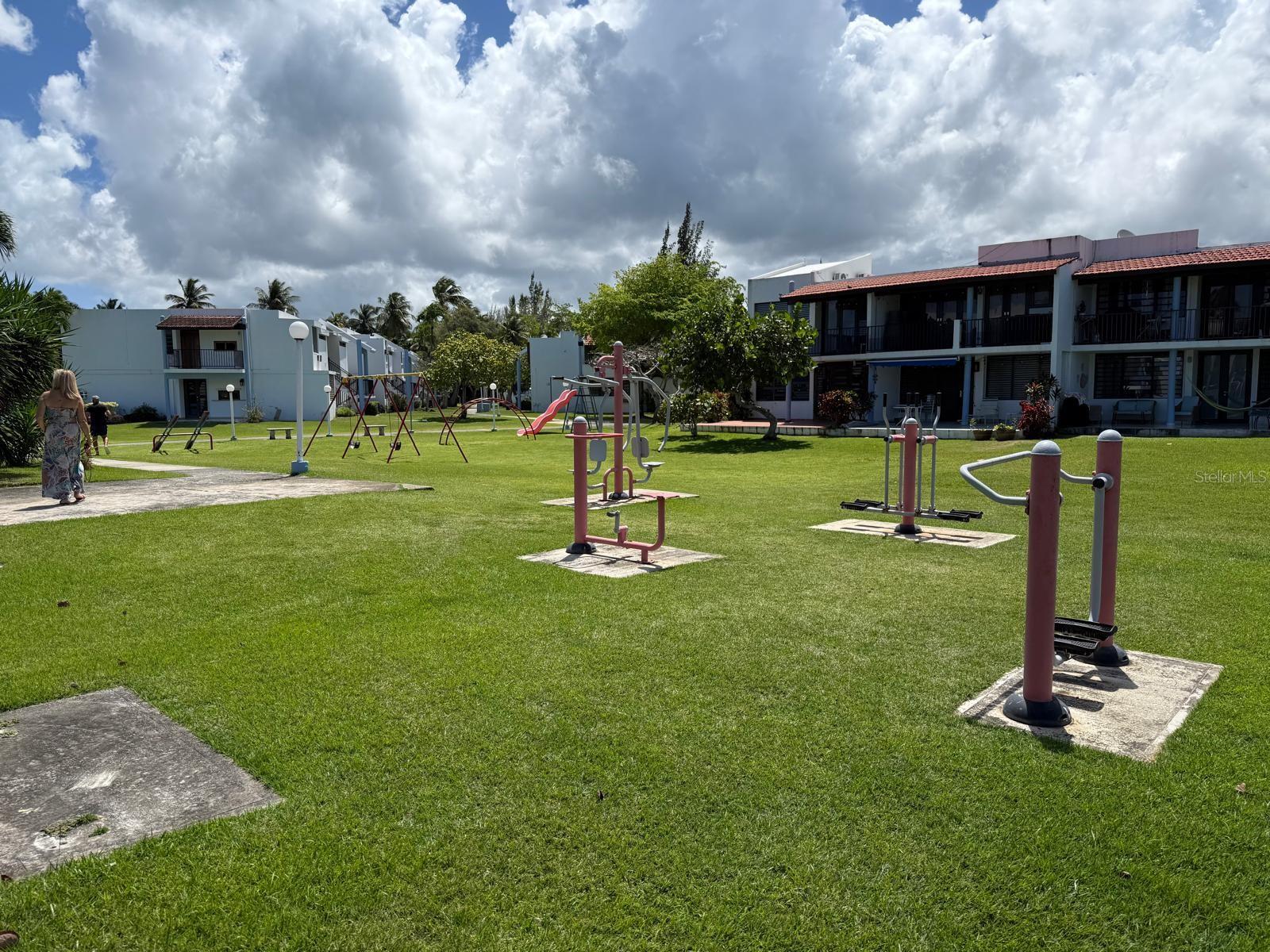COND. PLAYAS DEL YUNQUE - Residential
