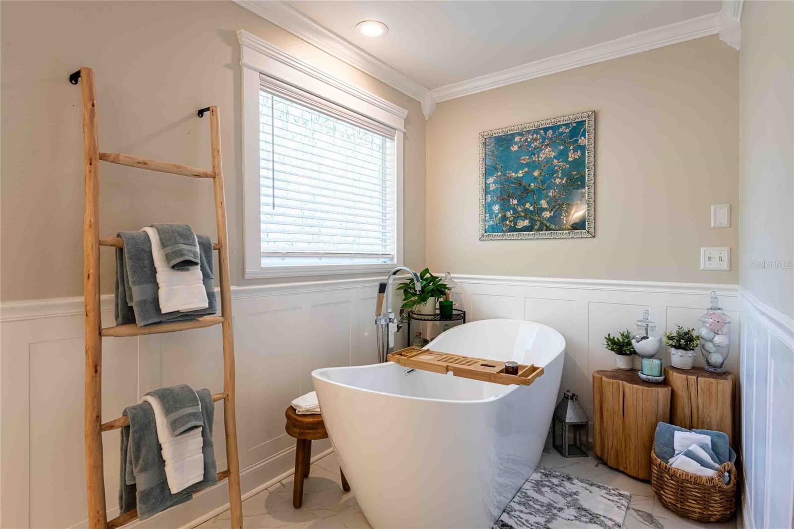 CASTLE WOODS - Residential