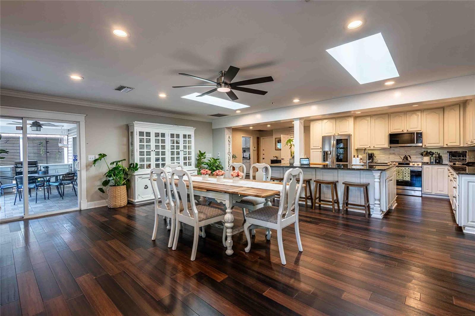 CASTLE WOODS - Residential