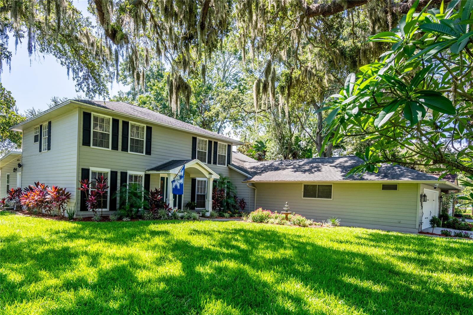 CASTLE WOODS - Residential