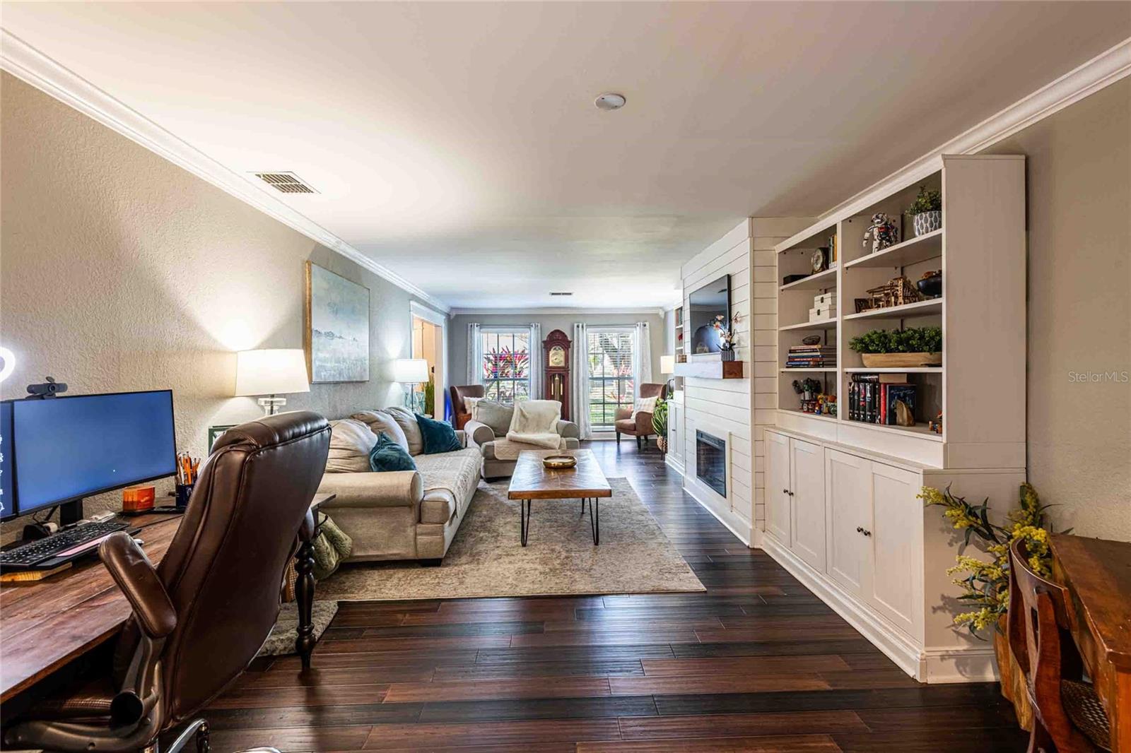 CASTLE WOODS - Residential