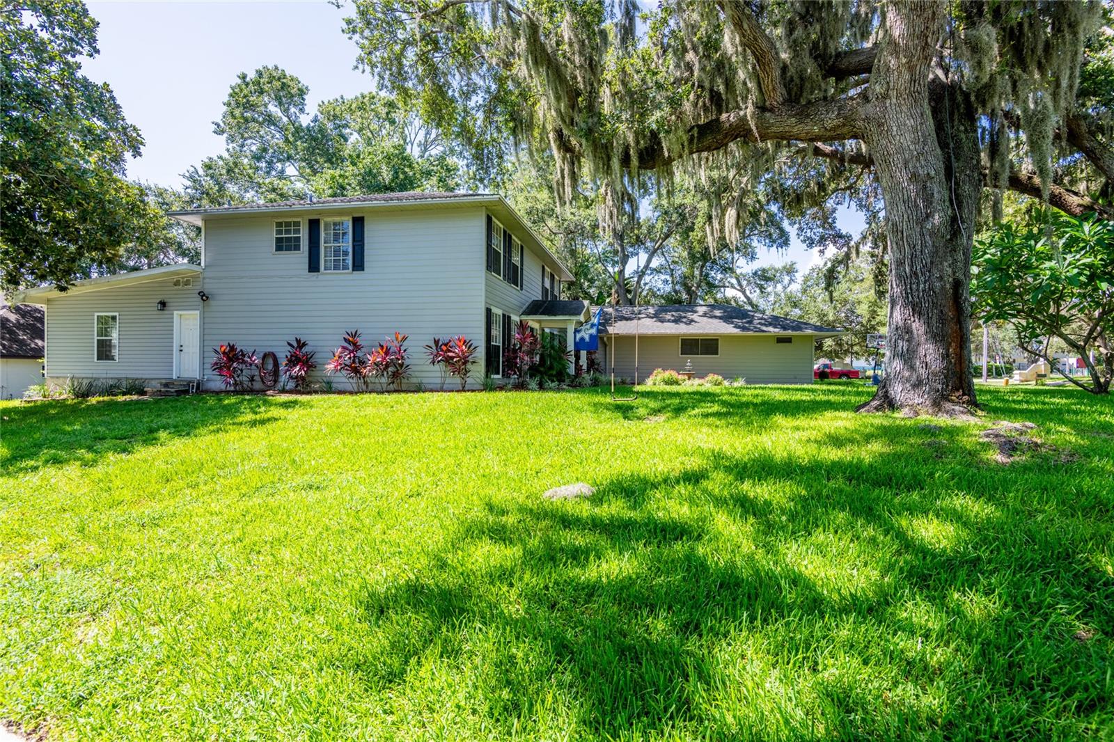 CASTLE WOODS - Residential