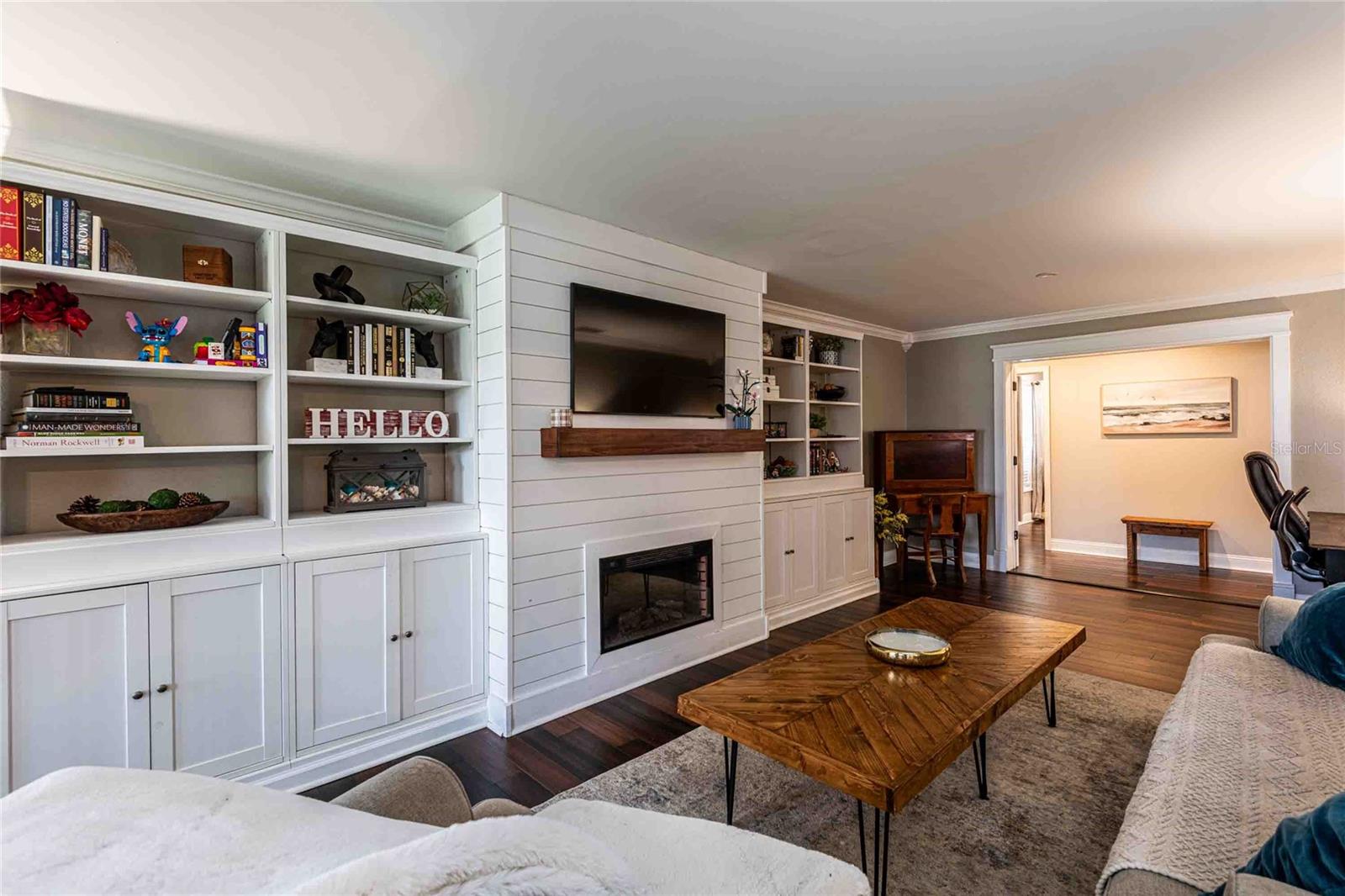 CASTLE WOODS - Residential