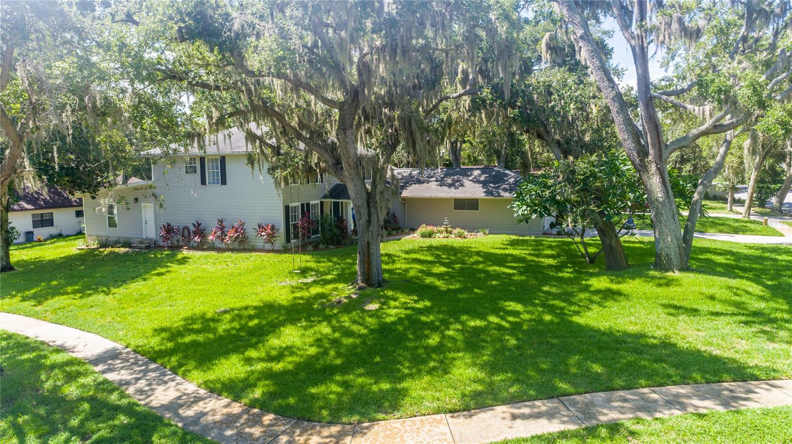 CASTLE WOODS - Residential