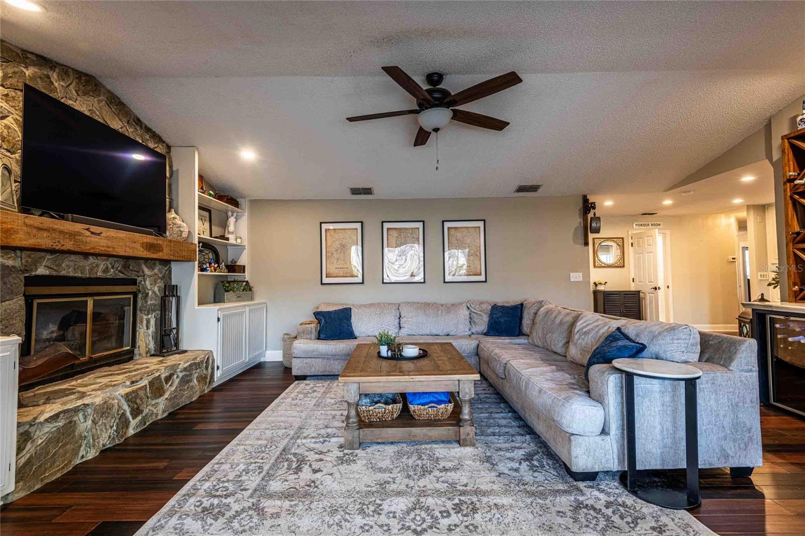 CASTLE WOODS - Residential