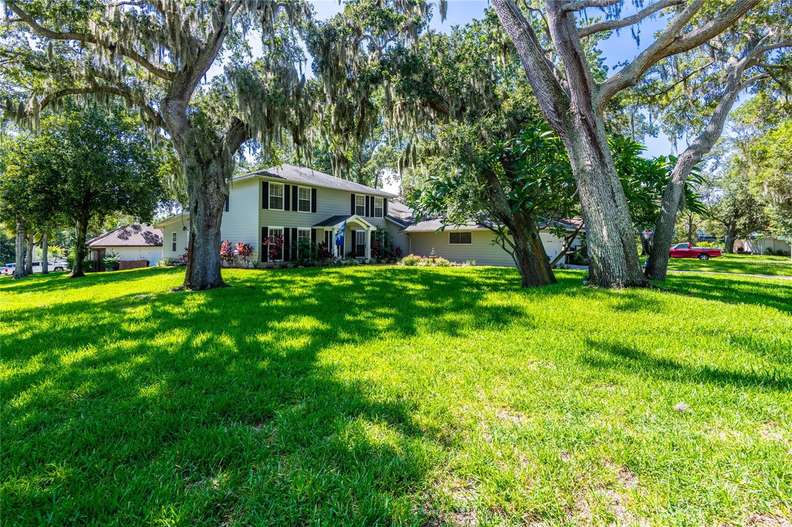 CASTLE WOODS - Residential