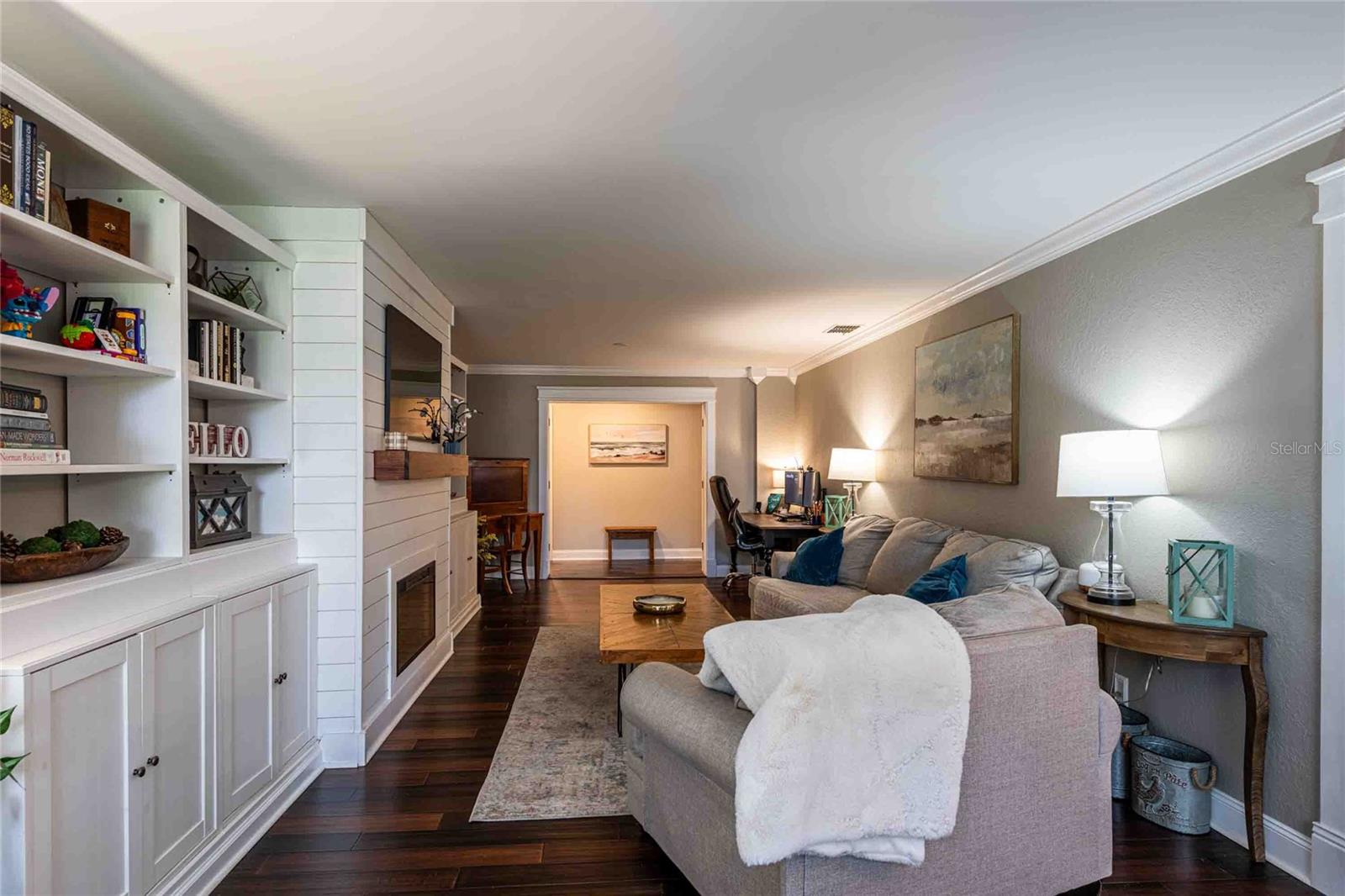 CASTLE WOODS - Residential