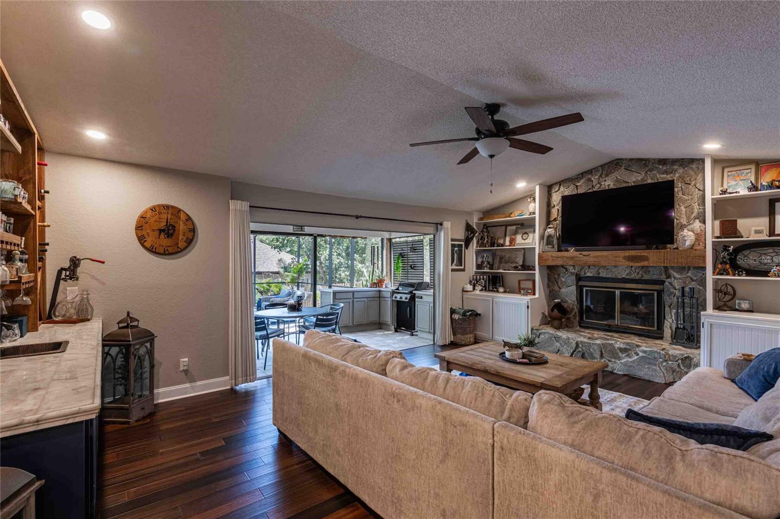 CASTLE WOODS - Residential