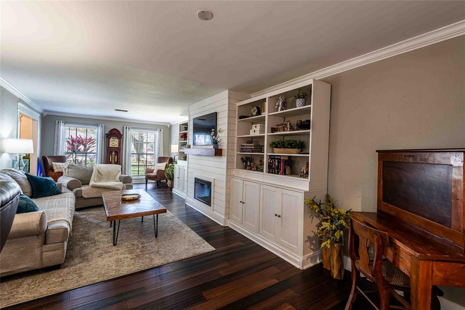 CASTLE WOODS - Residential