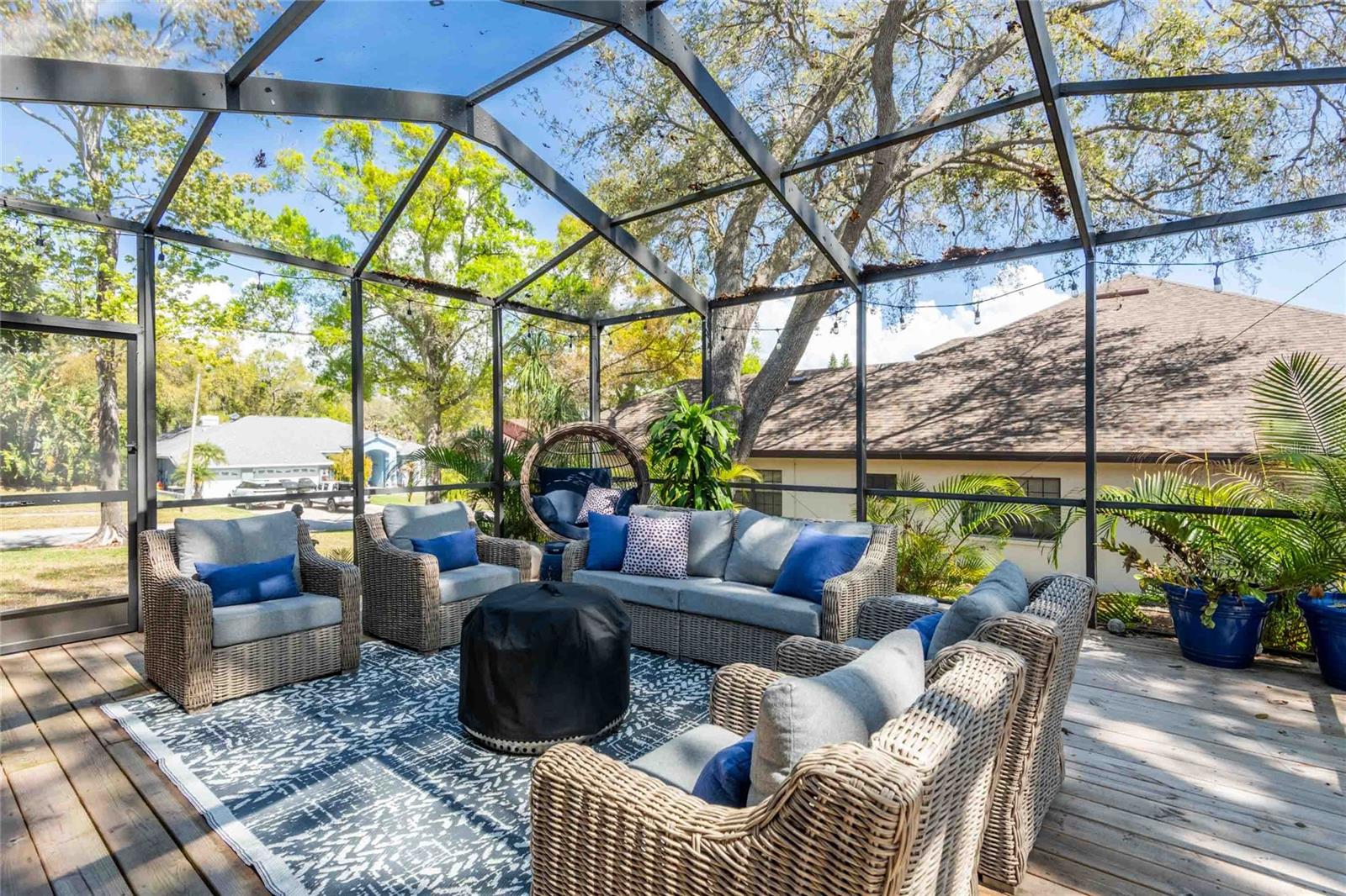 CASTLE WOODS - Residential