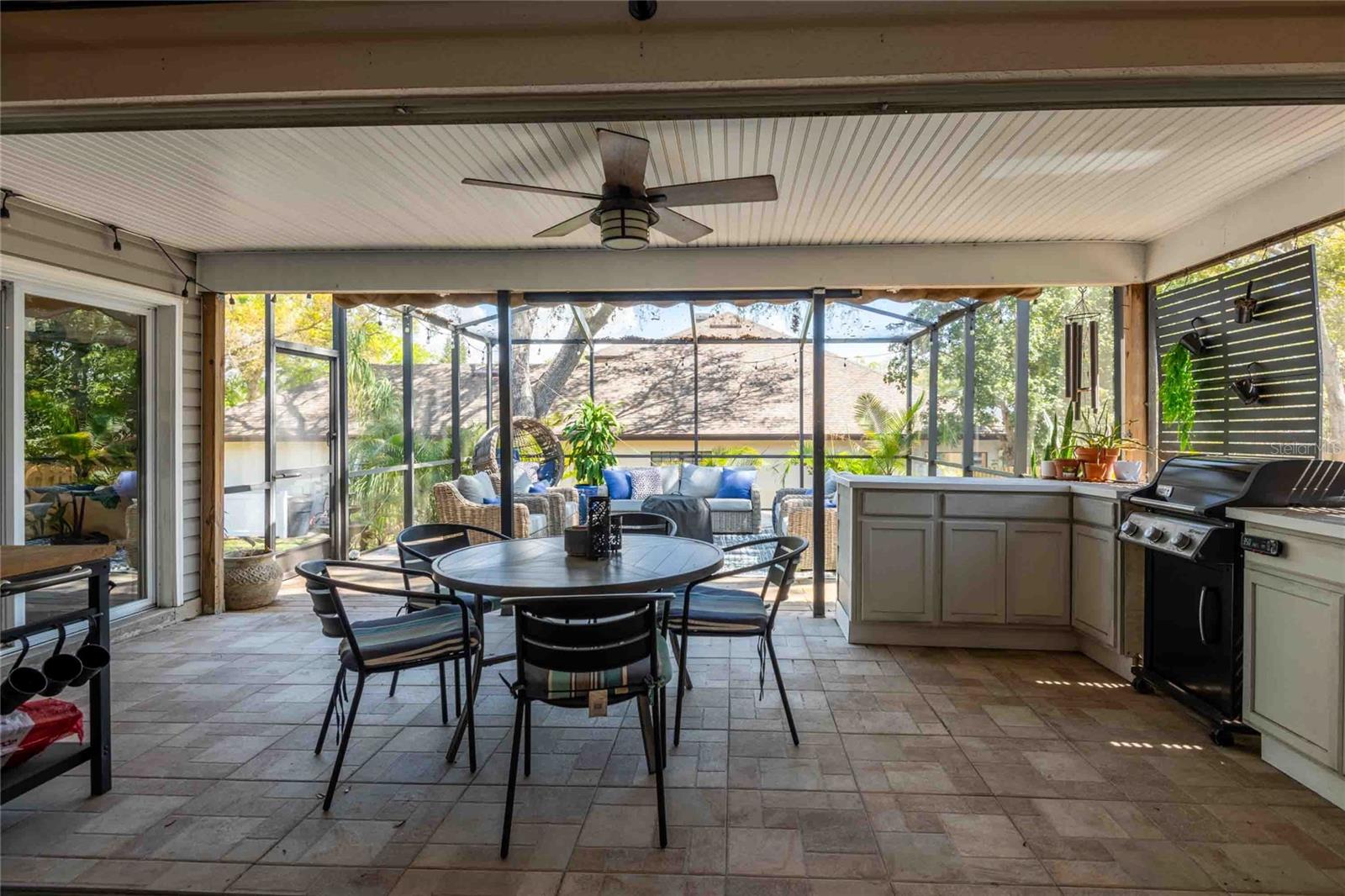 CASTLE WOODS - Residential