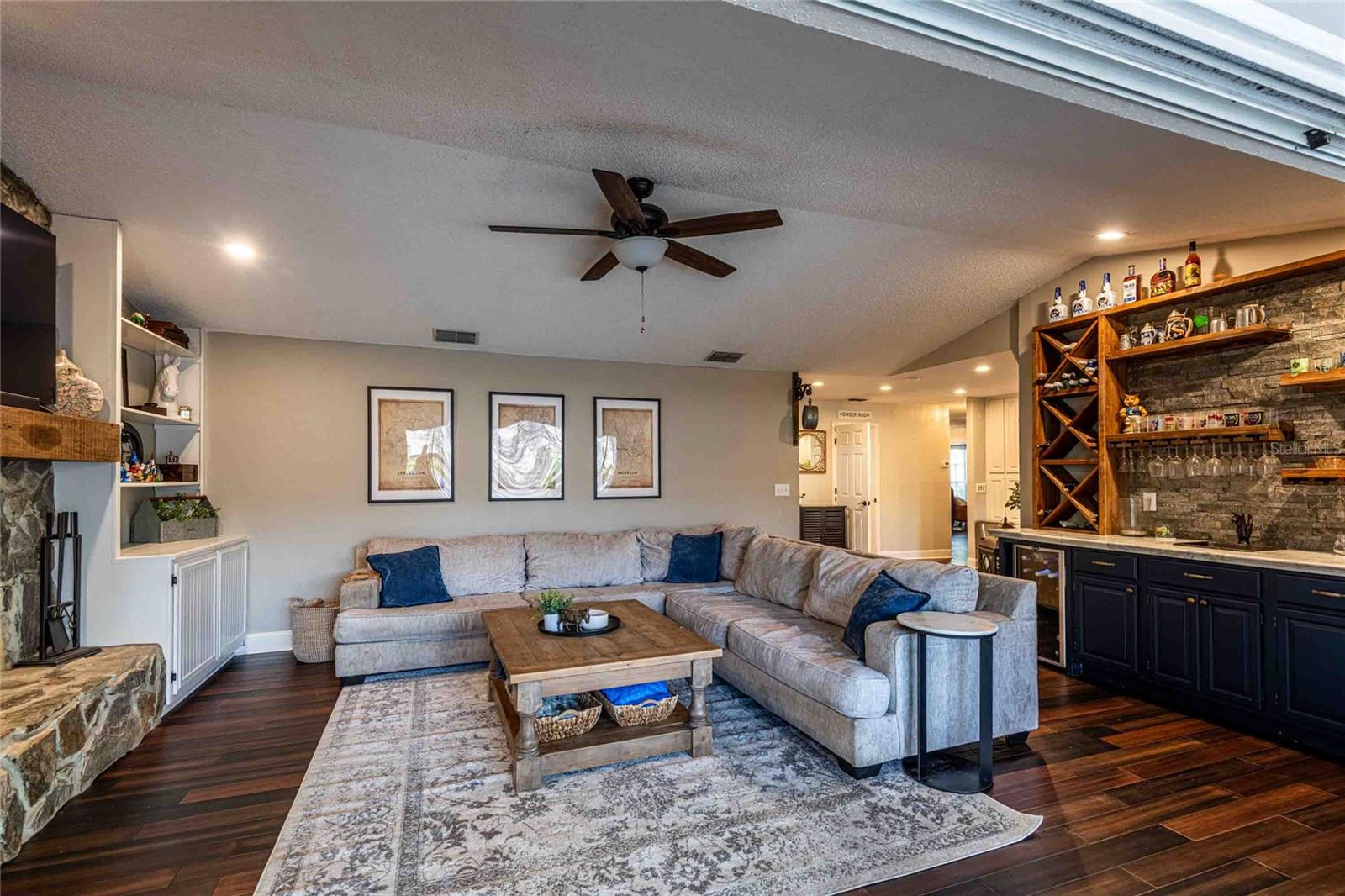 CASTLE WOODS - Residential