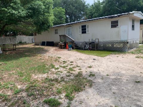 Photo of 10803 Tuckaway Drive, Thonotosassa, FL 33592 (MLS # TB8530228)