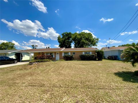 A home in WINTER HAVEN