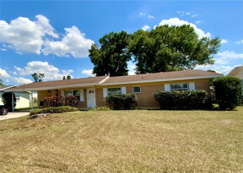 A home in WINTER HAVEN