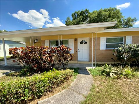 A home in WINTER HAVEN