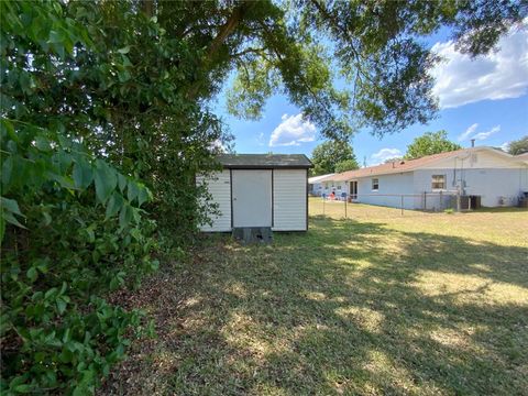 A home in WINTER HAVEN