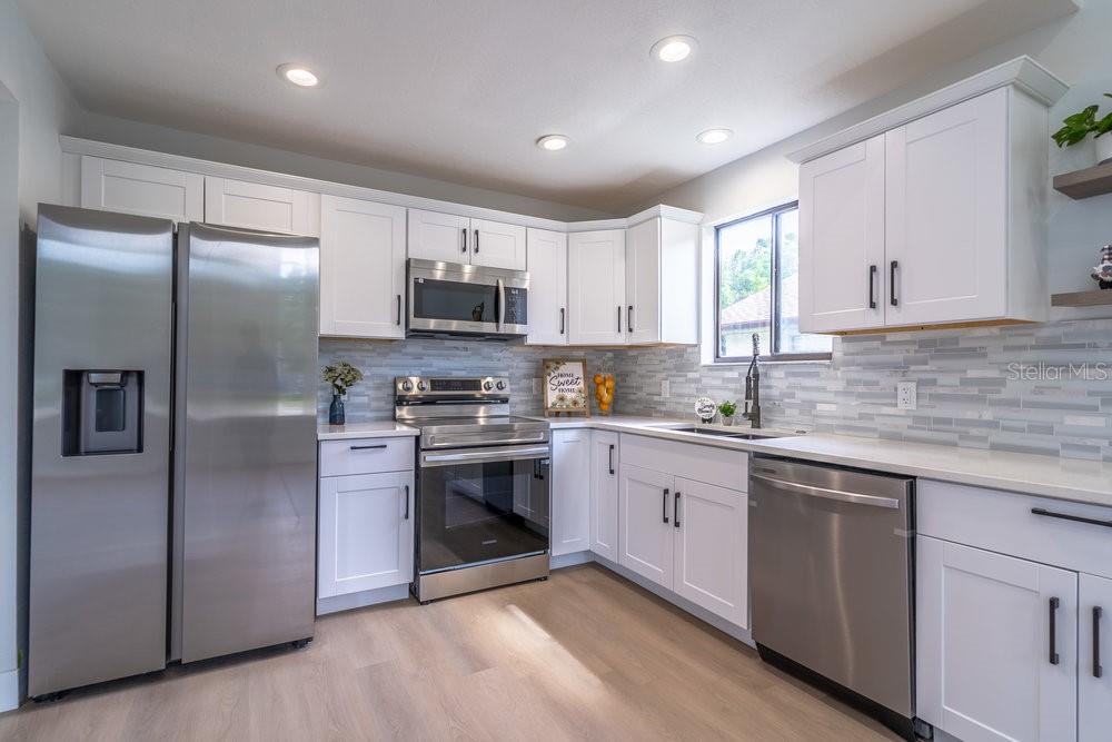 221 E FERN DRIVE