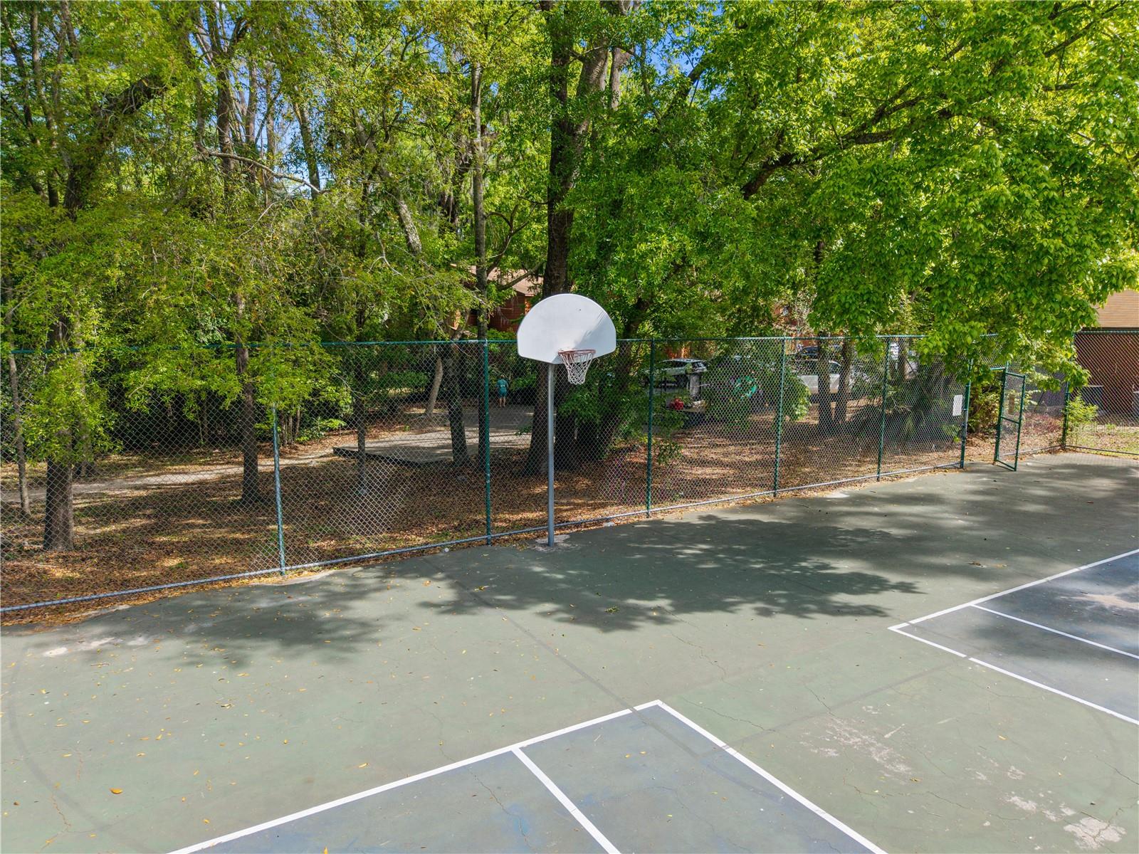 ROCKWOOD VILLAS - Residential