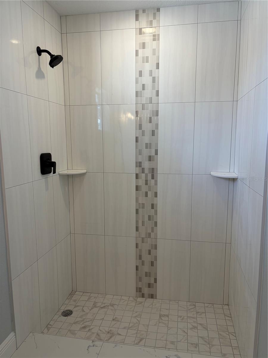 EDGEWATER ACRES UNIT 05 RESUB - Residential