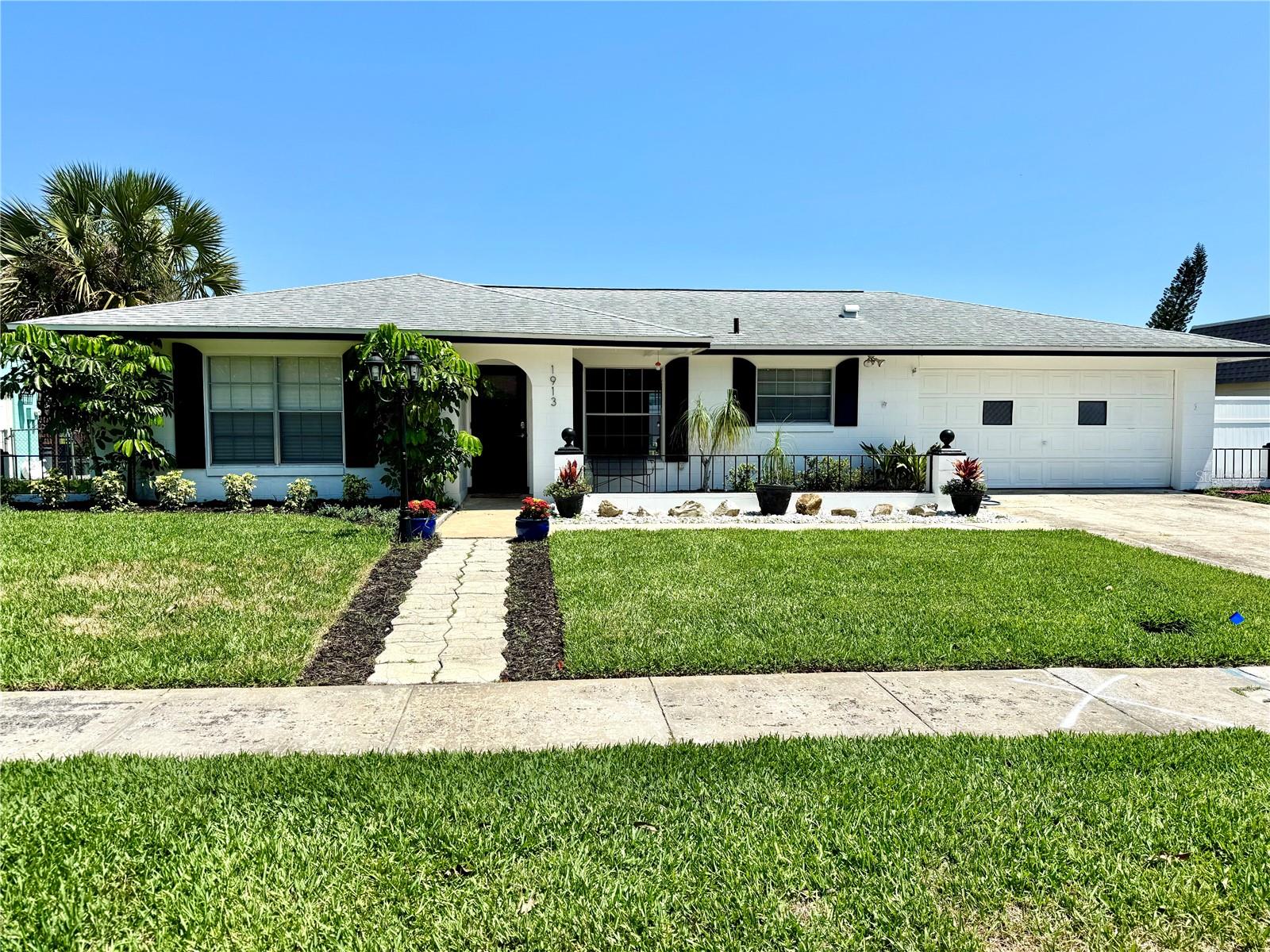 1913 POINSETTA LANE