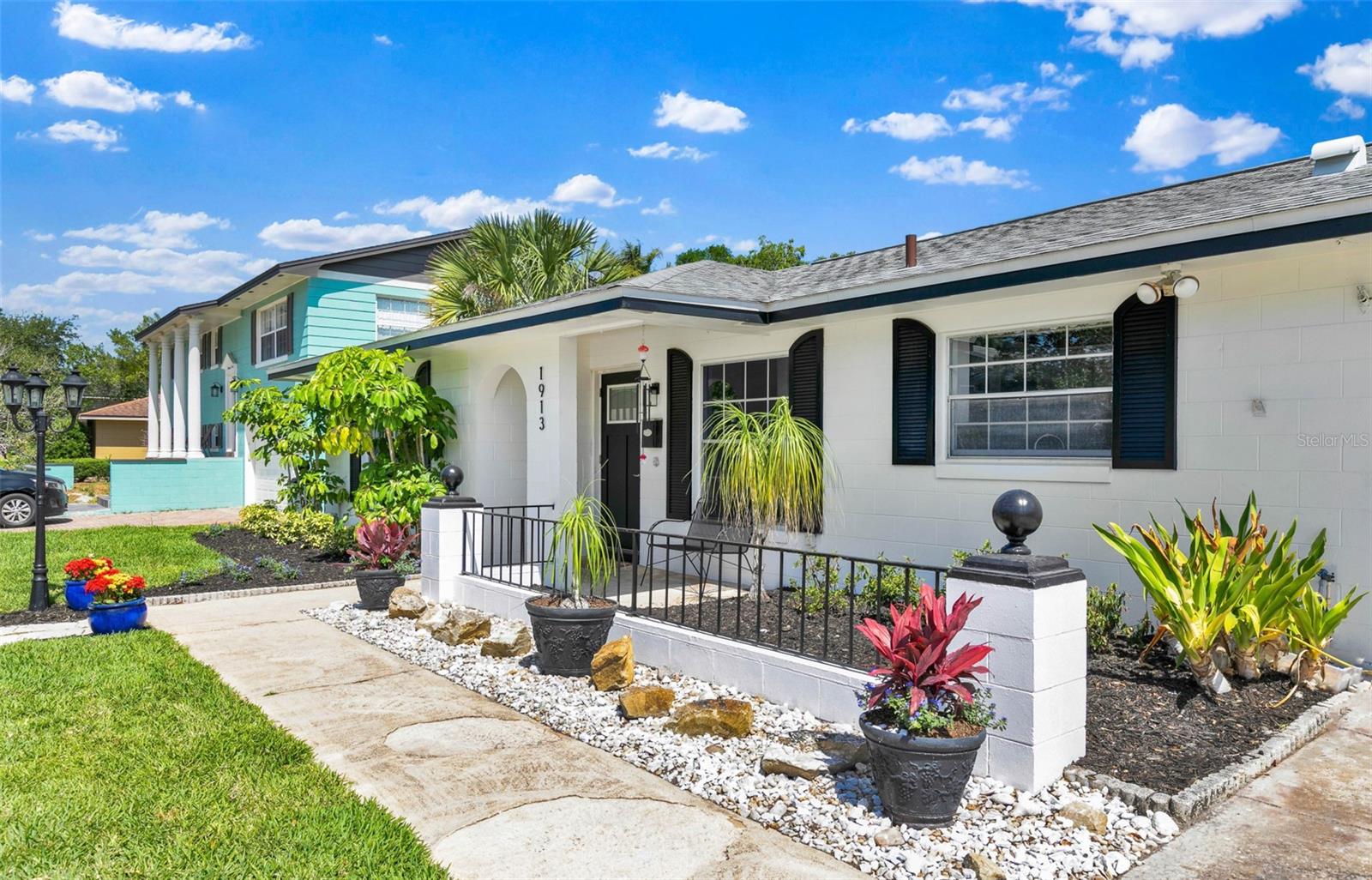 1913 POINSETTA LANE
