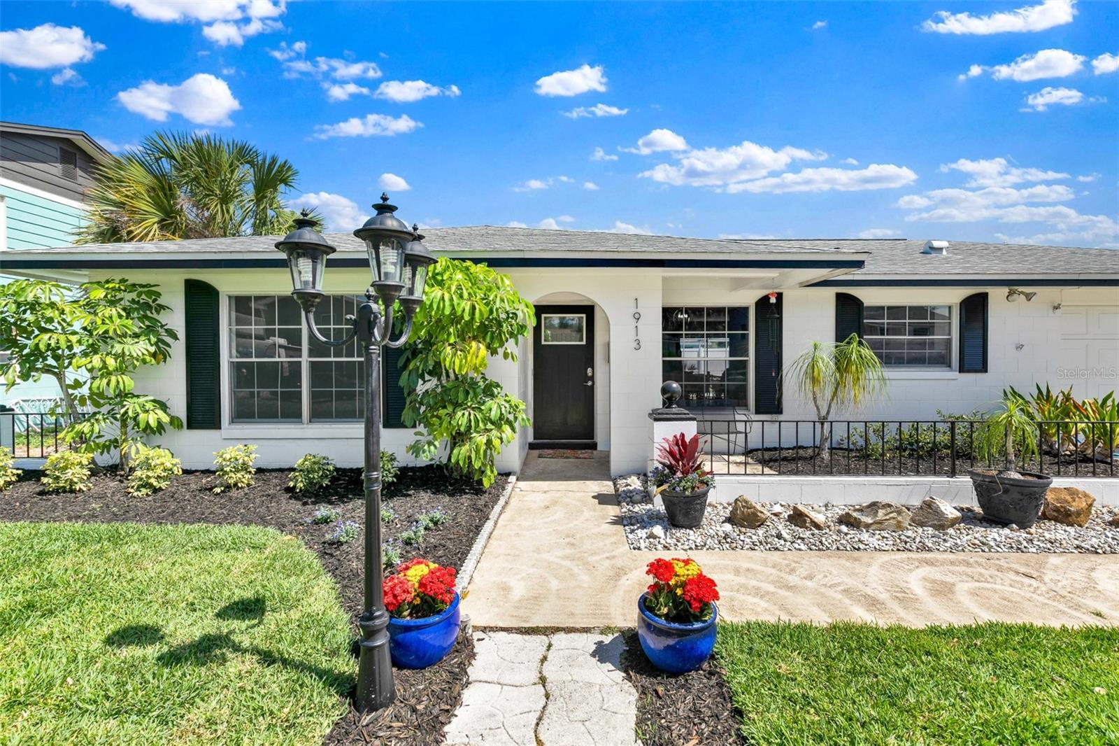 1913 POINSETTA LANE