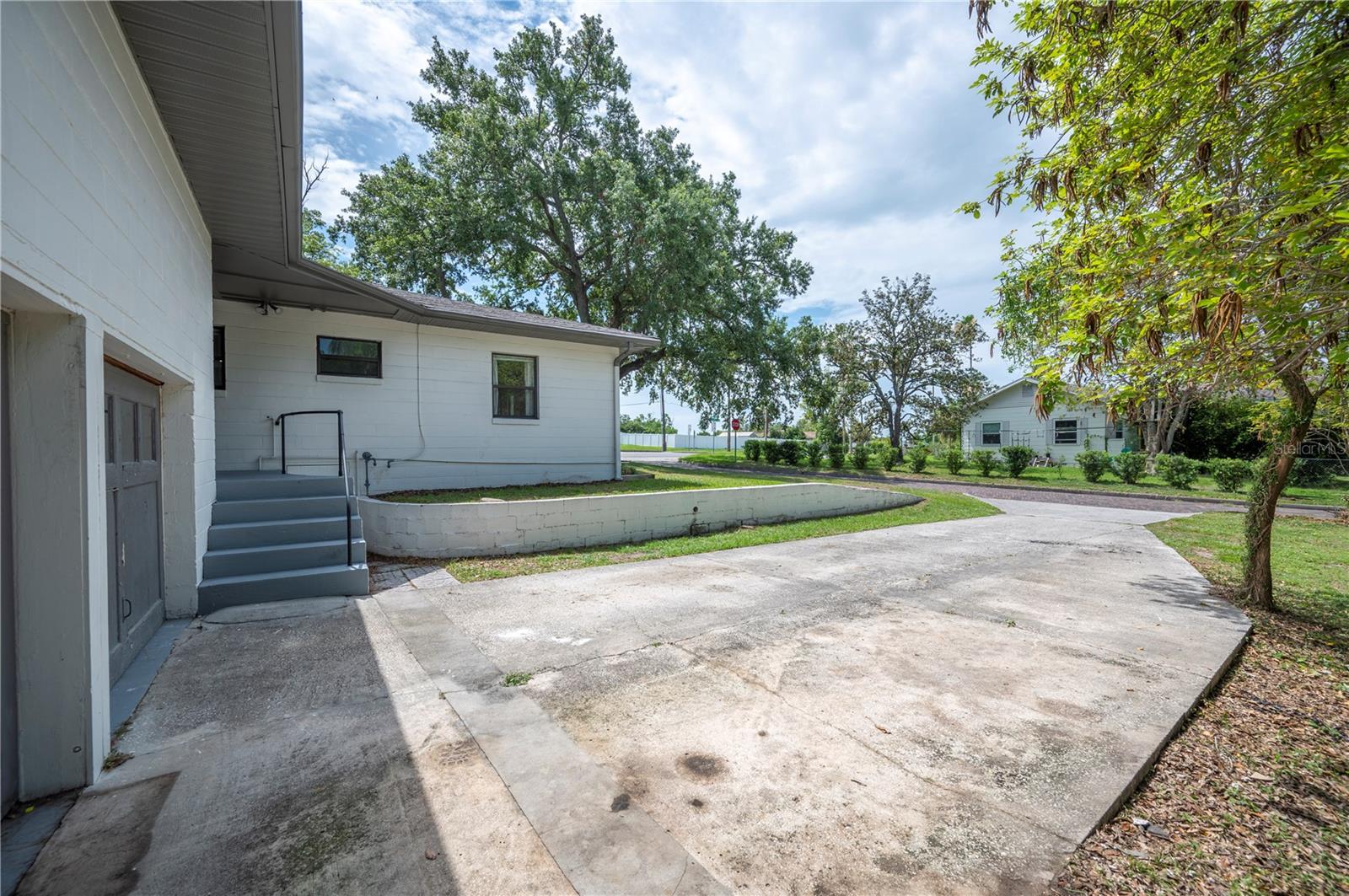818 WOODWARD STREET