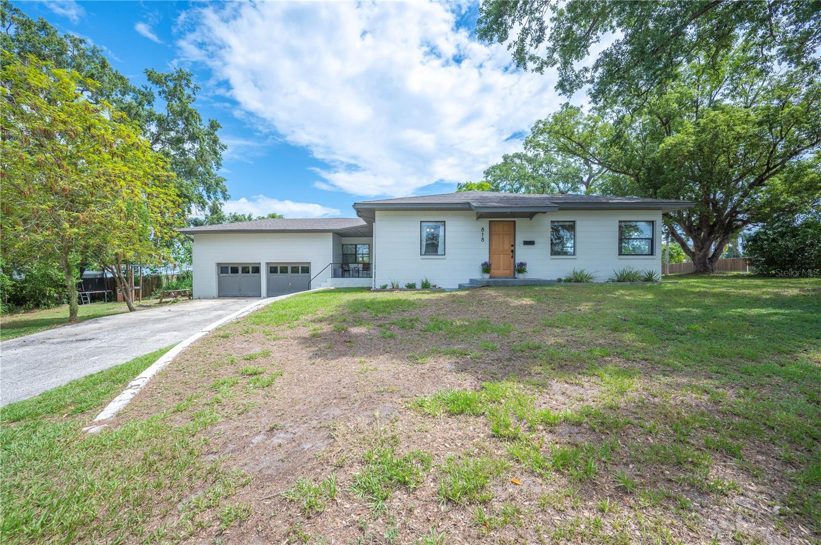 818 WOODWARD STREET