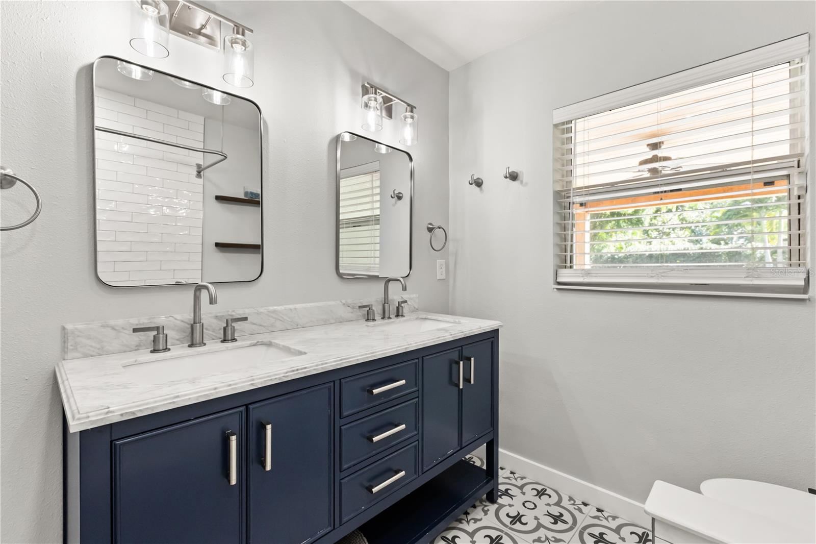 CHEROKEE MANOR - Residential