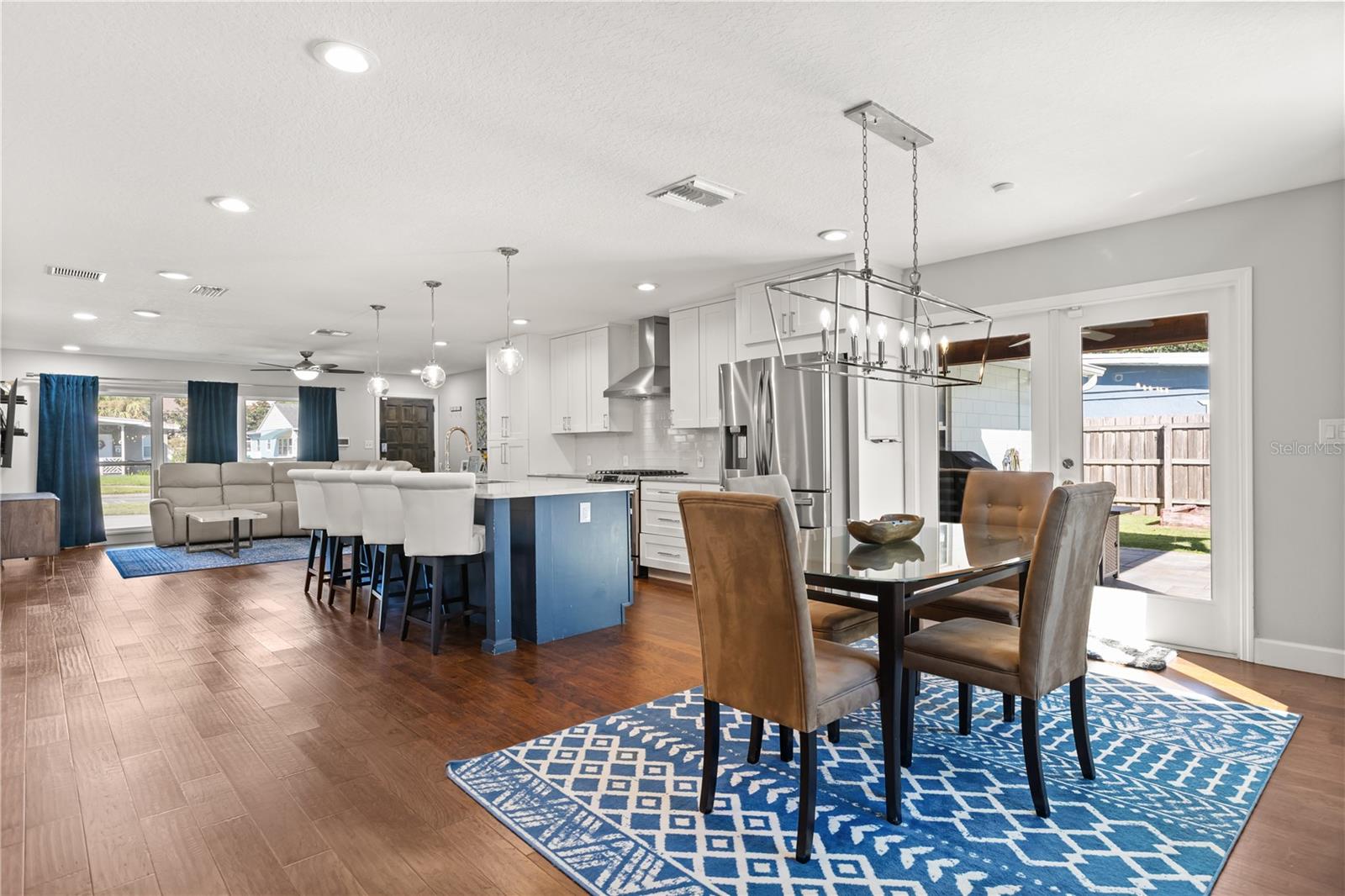 CHEROKEE MANOR - Residential