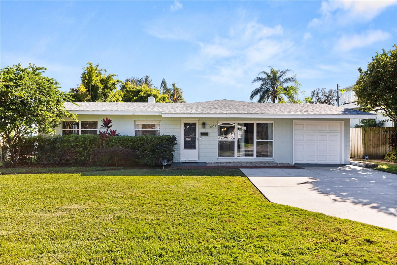 CHEROKEE MANOR - Residential