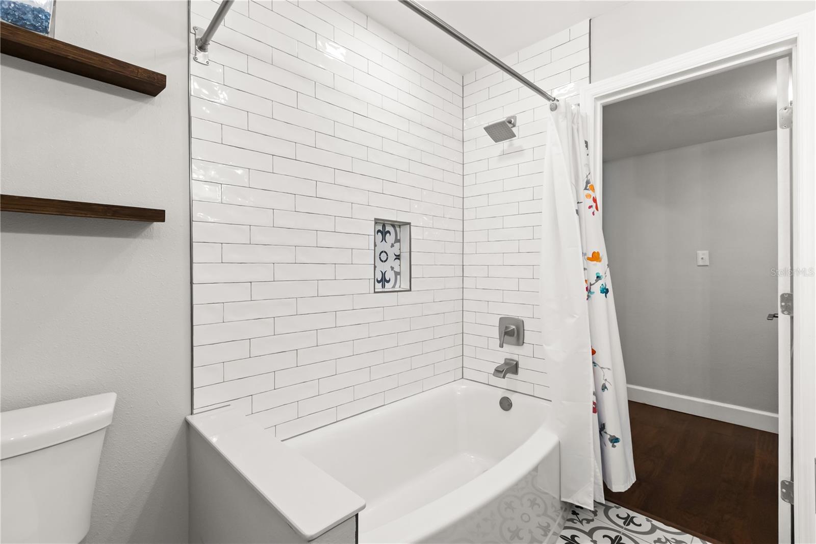 CHEROKEE MANOR - Residential