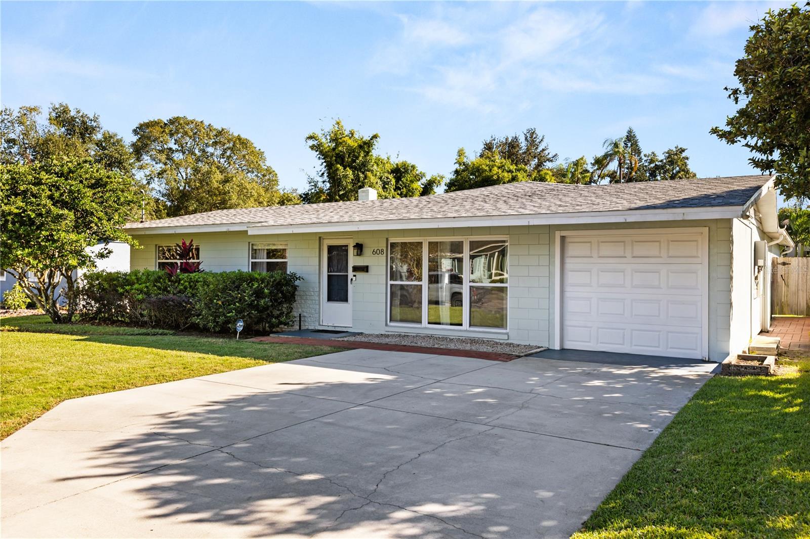 CHEROKEE MANOR - Residential