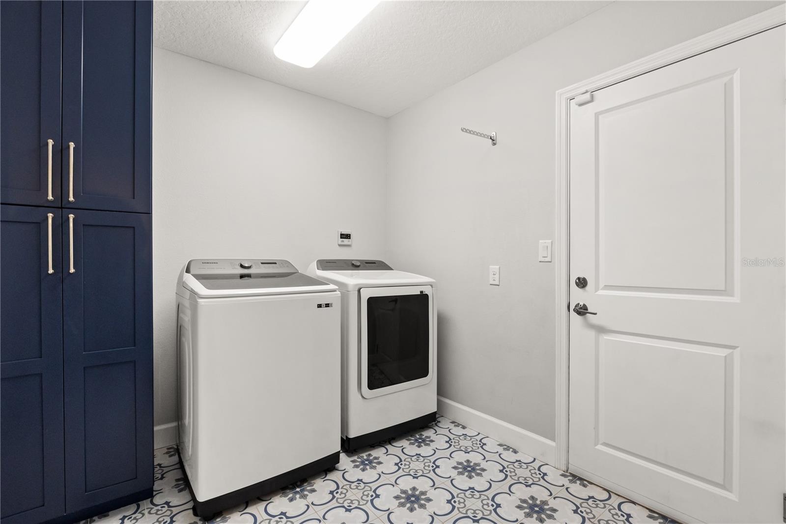 CHEROKEE MANOR - Residential