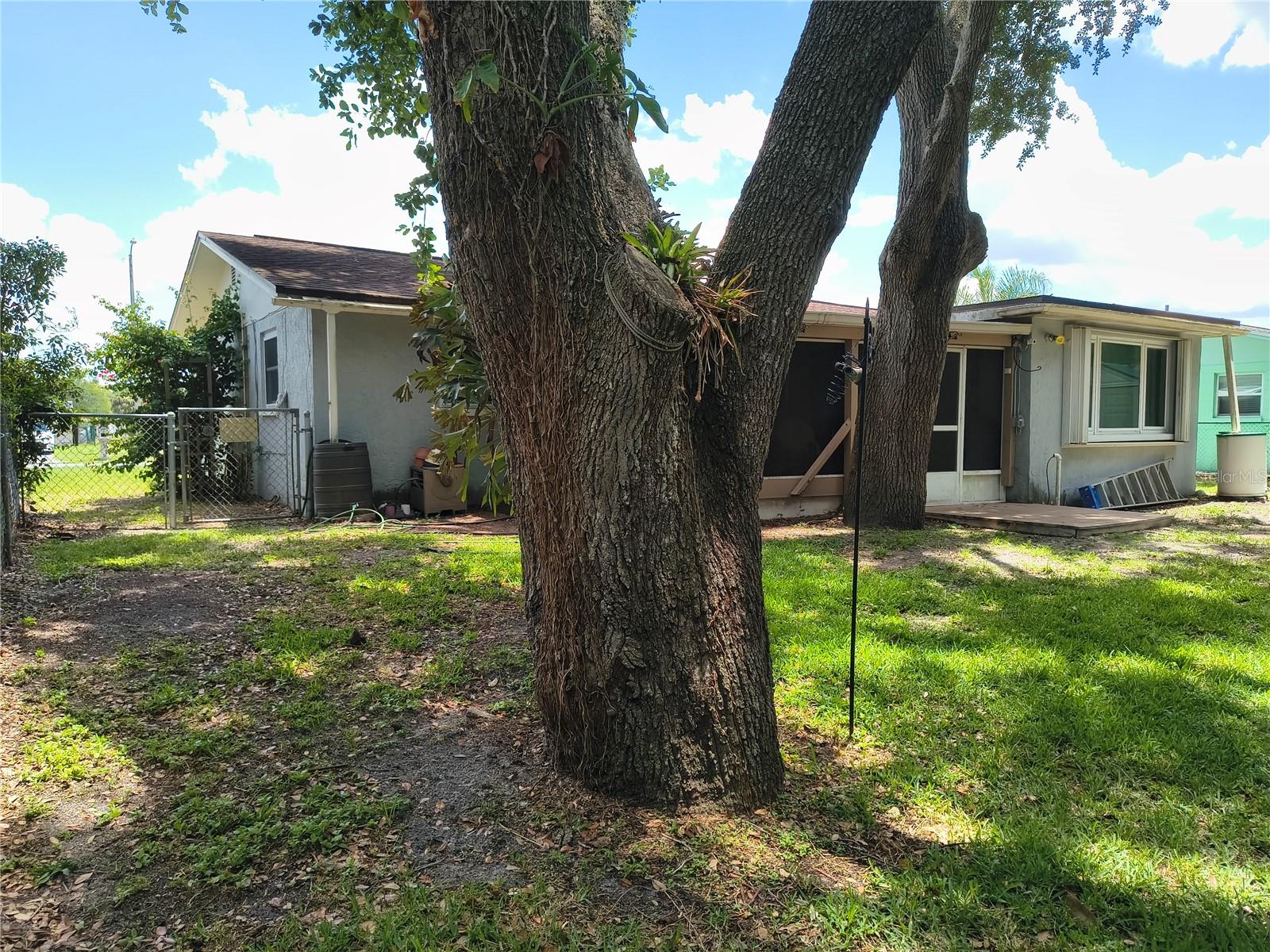 LAKEWOOD VILLAS - Residential