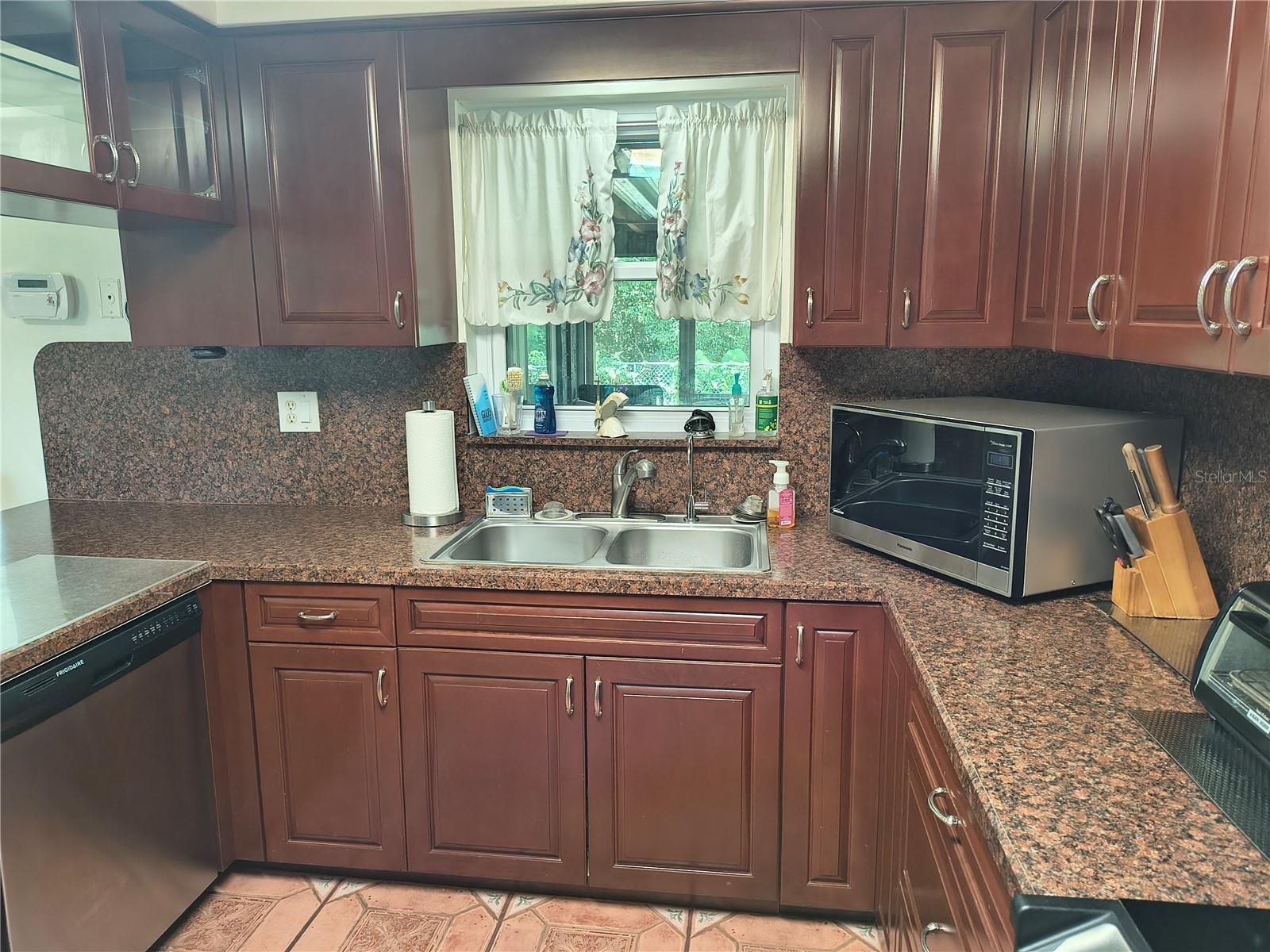 LAKEWOOD VILLAS - Residential